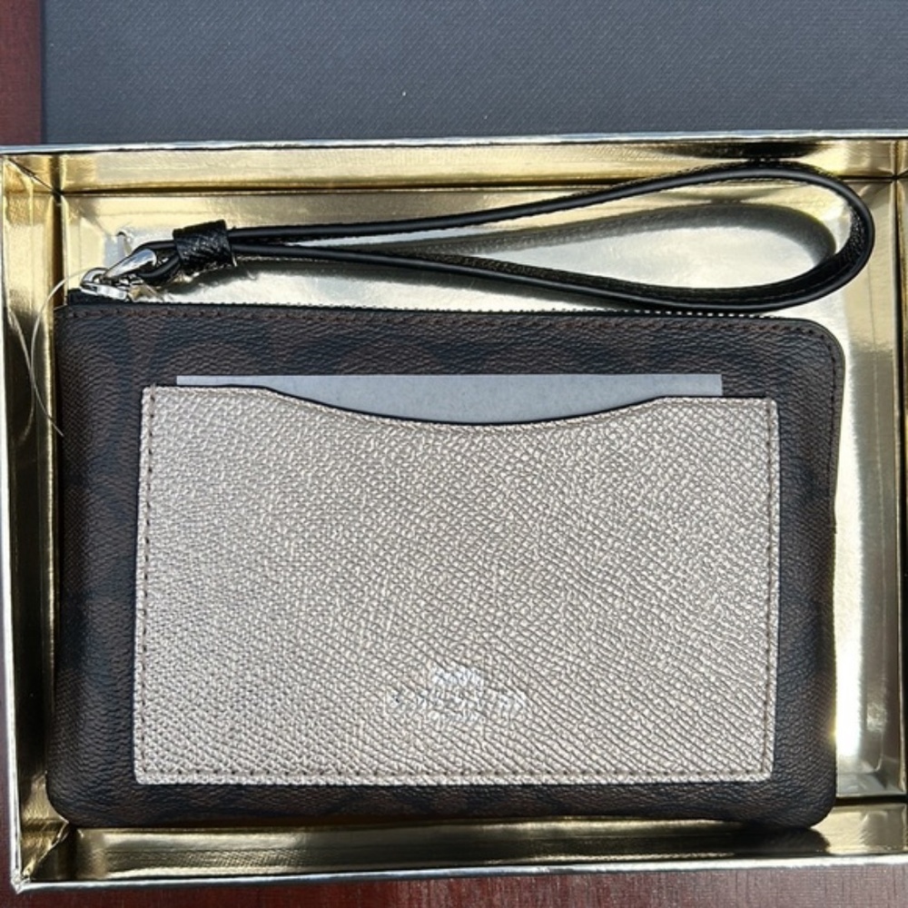 NWT Authentic Coach zip wristlet with Coach gift box - Picture 4 of 11
